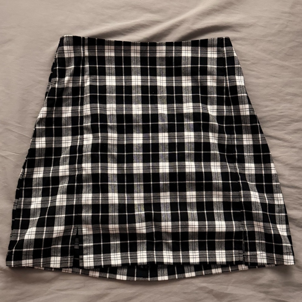 Brandy Melville Black and White Checkered Mini Skirt